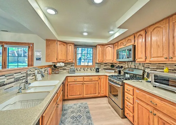 Spacious W/ Hot Tub & Grill! * Flagstaff