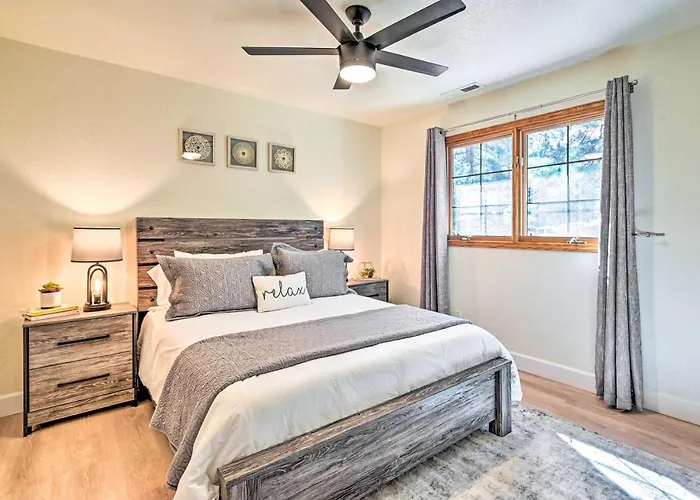Spacious W/ Hot Tub & Grill!