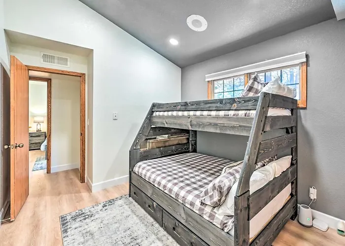 Holiday home Spacious W/ Hot Tub & Grill! Flagstaff