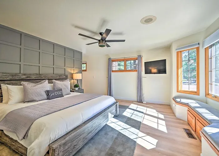 Spacious W/ Hot Tub & Grill! Holiday home Flagstaff