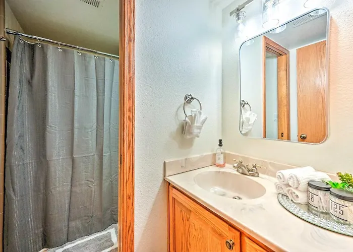 Spacious W/ Hot Tub & Grill! * Flagstaff