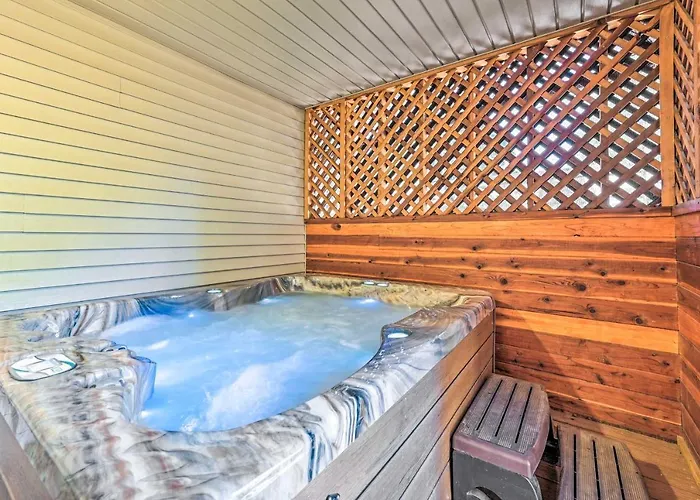 Spacious W/ Hot Tub & Grill! *