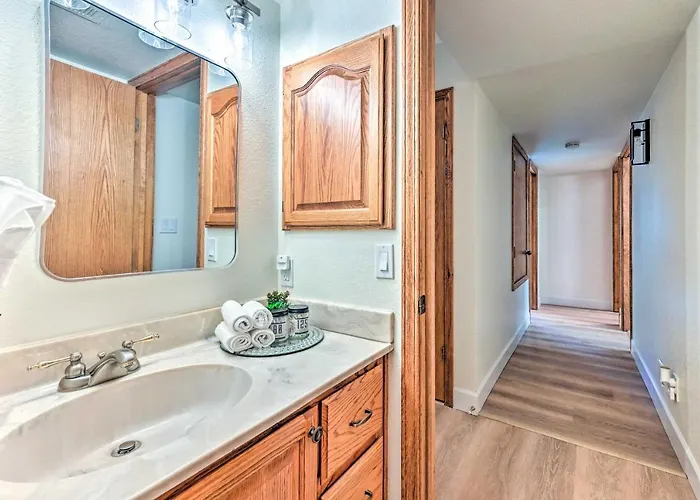 Holiday home Spacious W/ Hot Tub & Grill! Flagstaff