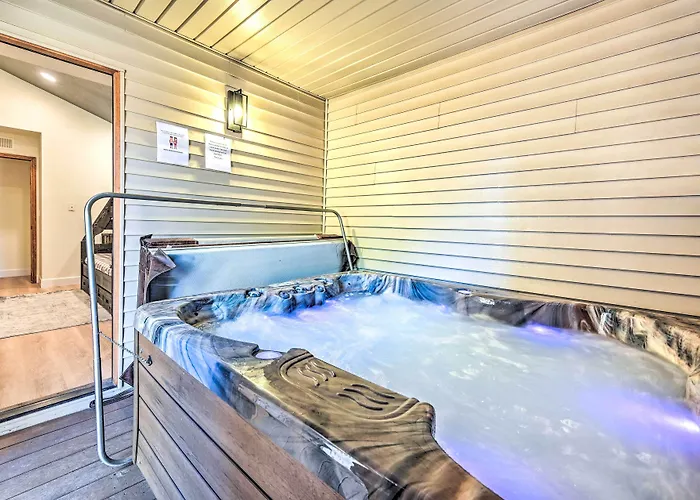 Spacious W/ Hot Tub & Grill! * Flagstaff