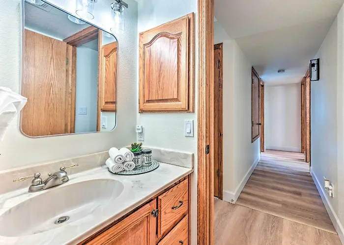 Holiday home Spacious W/ Hot Tub & Grill!