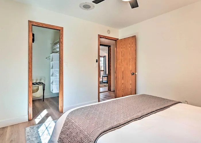 Spacious W/ Hot Tub & Grill! * Flagstaff