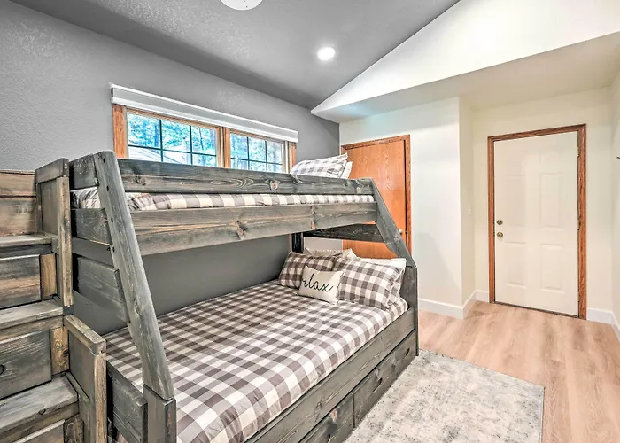 Spacious W/ Hot Tub & Grill! * Flagstaff