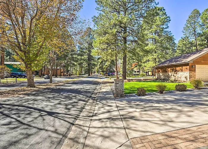 Spacious W/ Hot Tub & Grill! * Flagstaff