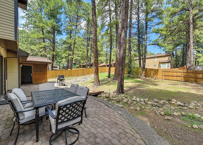 Spacious W/ Hot Tub & Grill! Flagstaff