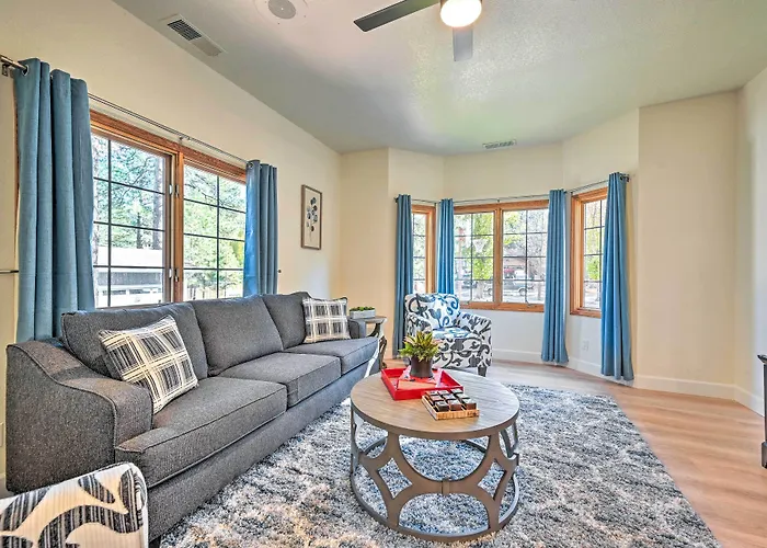 Spacious W/ Hot Tub & Grill! Holiday home Flagstaff